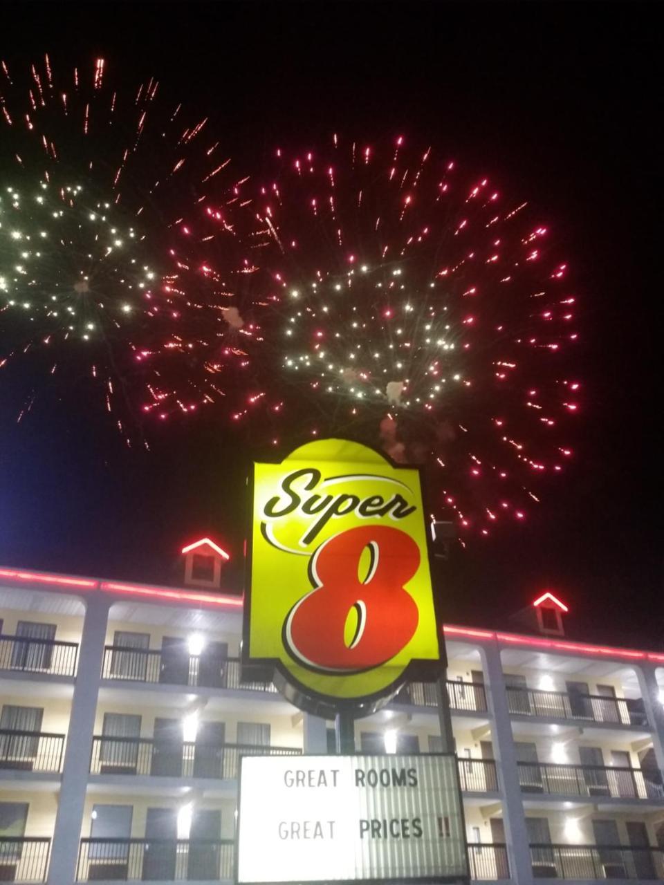 Отель Super 8 By Wyndham Pigeon Forge-Emert St Экстерьер фото